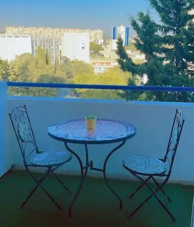 Joli A 14-eme Appartement
